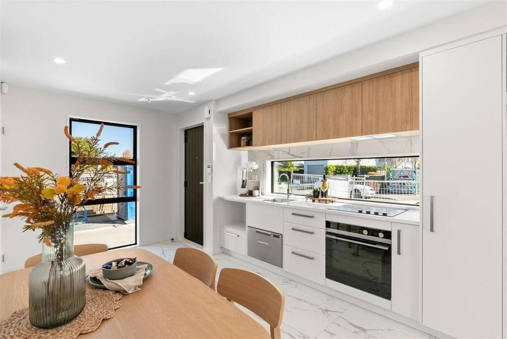 2-Bedroom Ensuite, Close To City, Comfortable, Accessible With Own Parking Christchurch Bagian luar foto