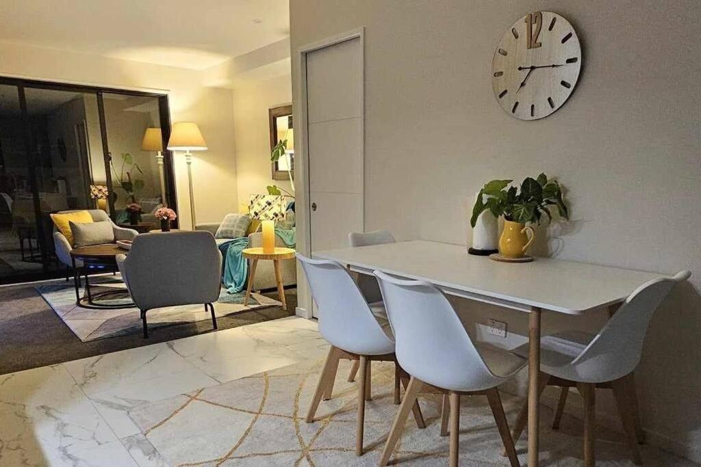 2-Bedroom Ensuite, Close To City, Comfortable, Accessible With Own Parking Christchurch Bagian luar foto