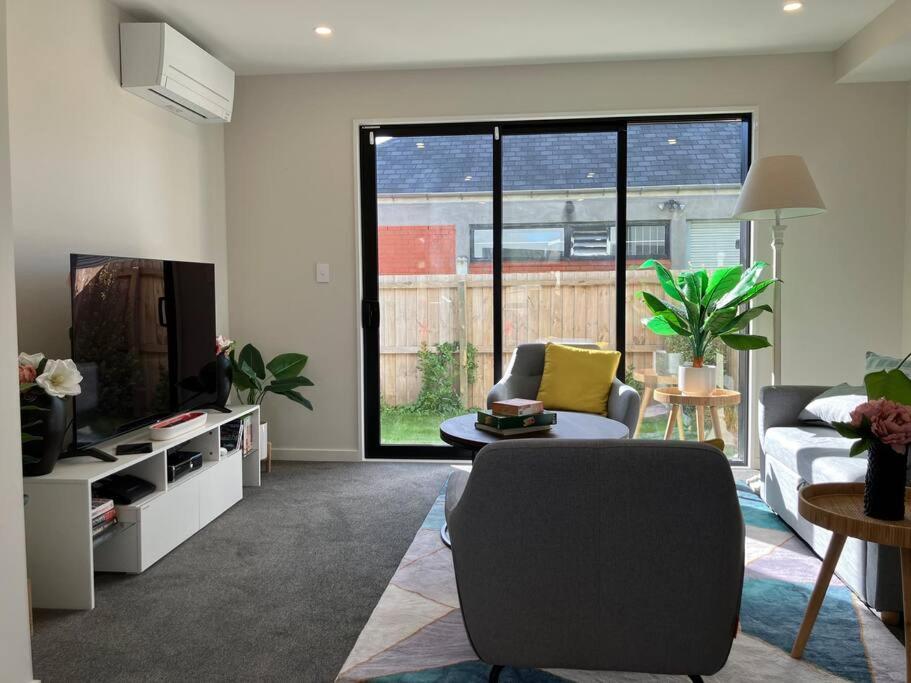 2-Bedroom Ensuite, Close To City, Comfortable, Accessible With Own Parking Christchurch Bagian luar foto
