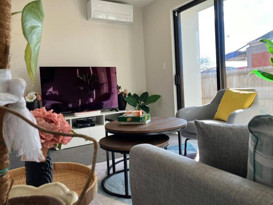2-Bedroom Ensuite, Close To City, Comfortable, Accessible With Own Parking Christchurch Bagian luar foto