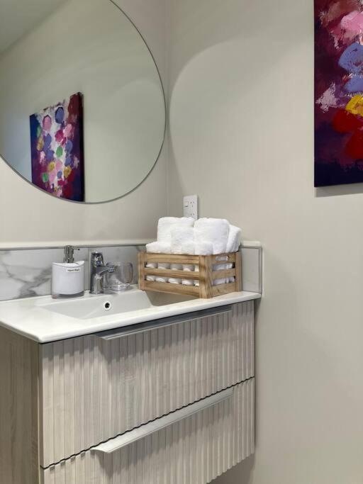 2-Bedroom Ensuite, Close To City, Comfortable, Accessible With Own Parking Christchurch Bagian luar foto