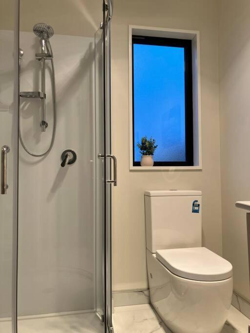 2-Bedroom Ensuite, Close To City, Comfortable, Accessible With Own Parking Christchurch Bagian luar foto